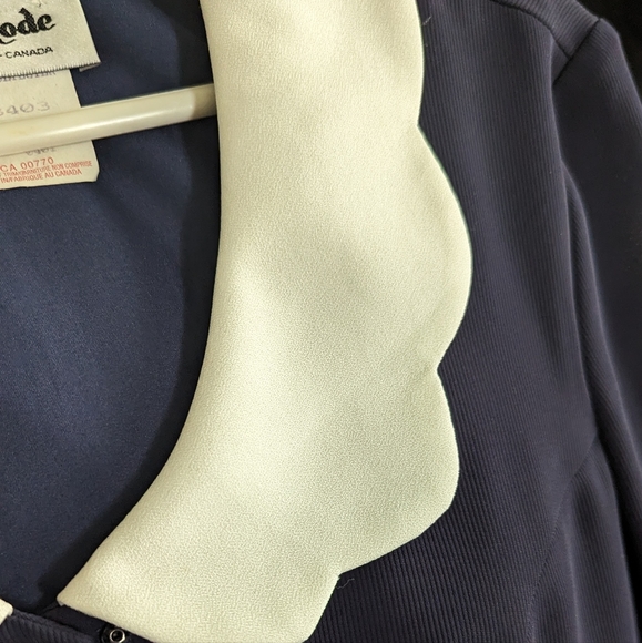 Vintage navy blouse with white collar - Picture 3 of 5